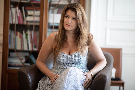 Marlène Schiappa : Un parcours politique marqué par l’engagement et la communication moderne Marlène Schiappa